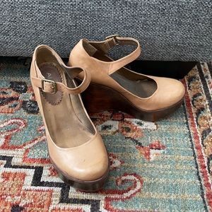 Leather and wood platform maryjane style shoes